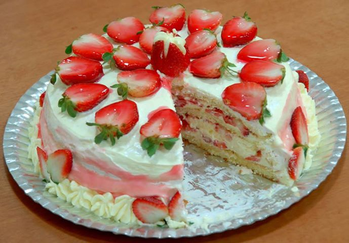 Torta de Morango Cremosa: Elegante e Saborosa