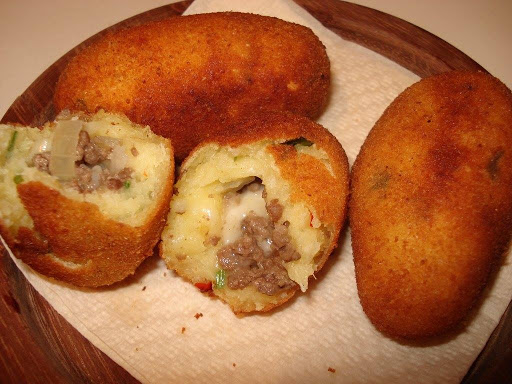 Bolinho de Mandioca com Carne Moída: Um Petisco Brasileiro Irresistível