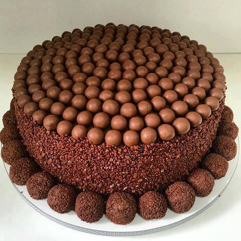 Bolo Mousse de Brigadeiro: Uma Sobremesa de Encher os Olhos e o Coração