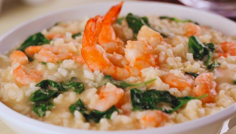 Risoto de Camarão e Agrião: Um Toque Fresco e Sofisticado