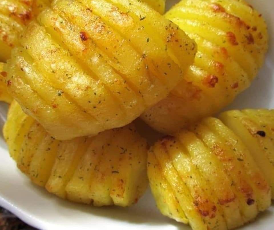 Batatas Hasselback Saborosas: Um Acompanhamento Crocante e Delicioso