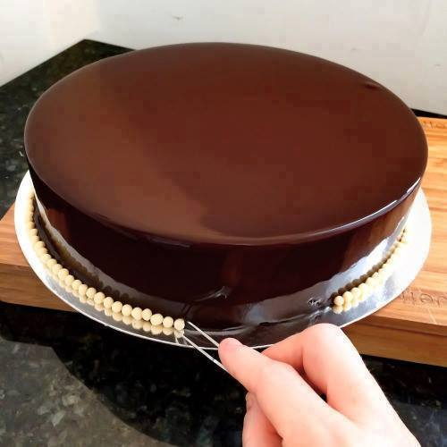 Glaçagem de Chocolate: Um Toque Brilhante para Seus Bolos