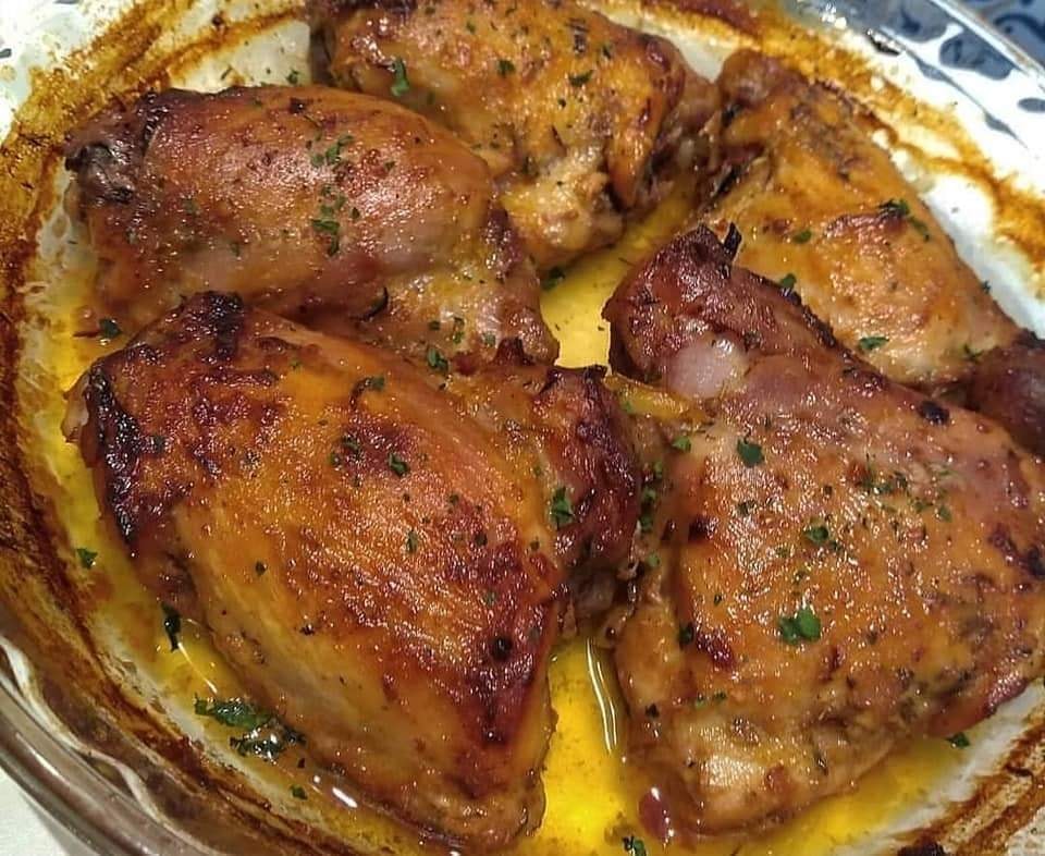 Frango Assado Delicioso: Uma Refeição Saborosa e Aconchegante