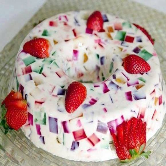 Gelatina Colorida: Uma Sobremesa Alegre e Fácil de Preparar