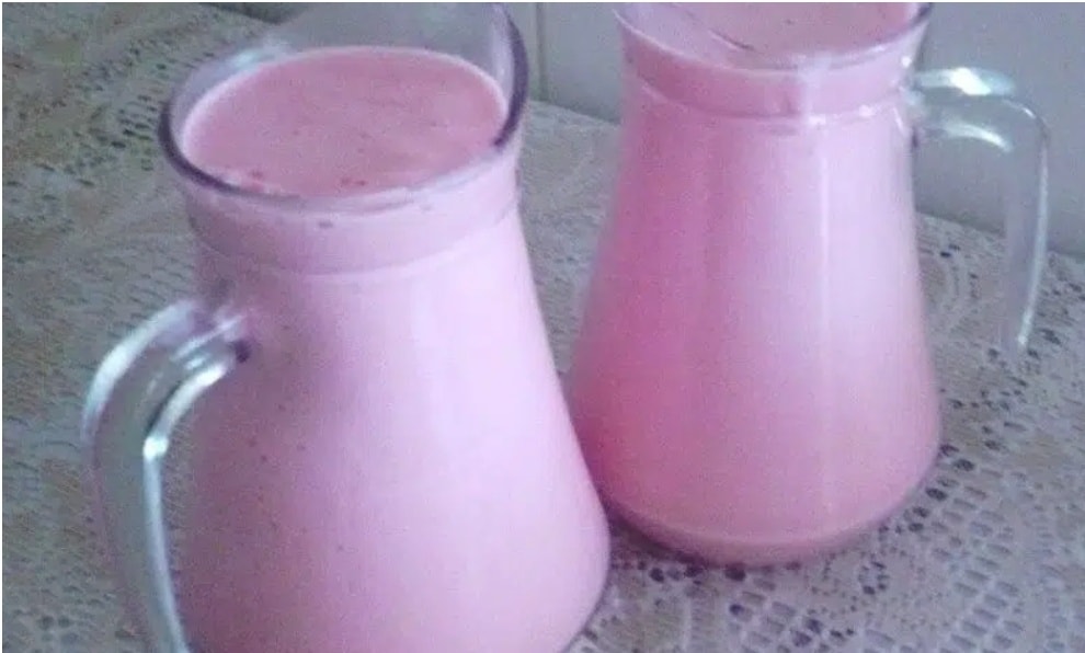 Iogurte Caseiro de Morango Delicioso: Uma Sobremesa Leve e Cremosa
