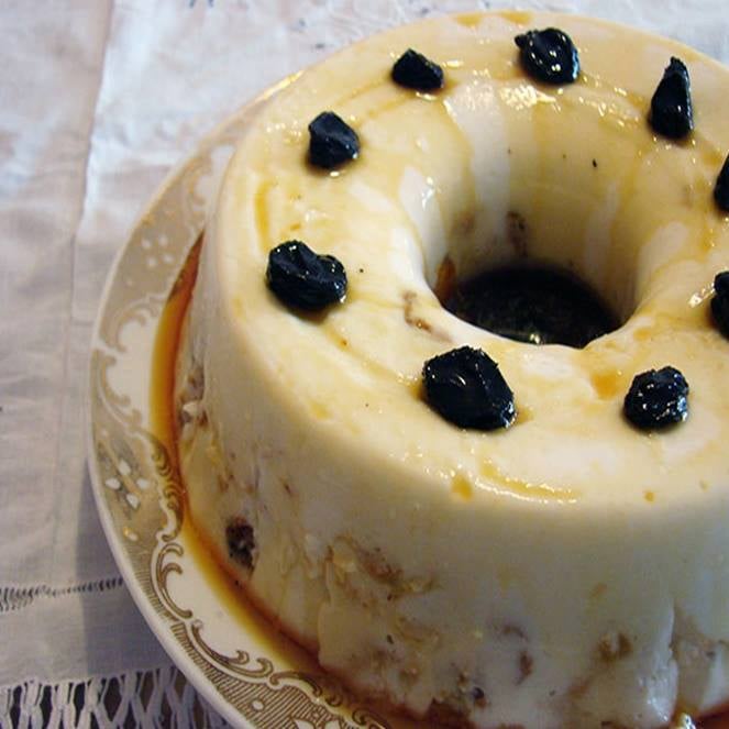 Flan Branco com Calda de Ameixa: Uma Sobremesa Cremosa e Elegante
