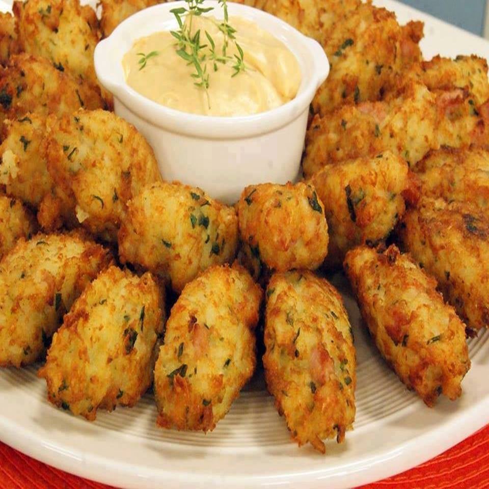 Bolinho de Arroz com Presunto e Molho Rosê: Crocante e Saboroso