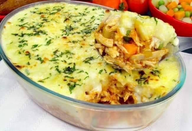Torta de Frango com Mandioca: Um Abraço em Forma de Comida
