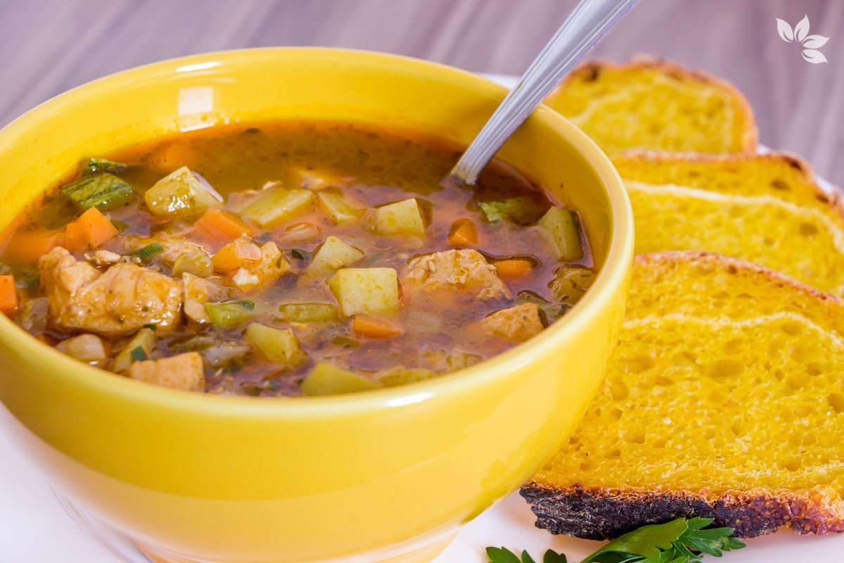 Sopa de Frango com Legumes: Um Abraço em Forma de Comida