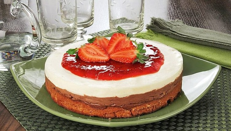 Torta-Mousse de Chocolate com Geleia de Morango: Uma Sobremesa dos Sonhos