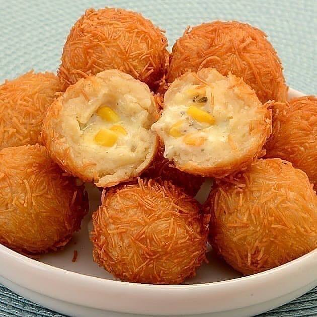 Bolinha Crocante com Queijo e Milho: Um Petisco Irresistível