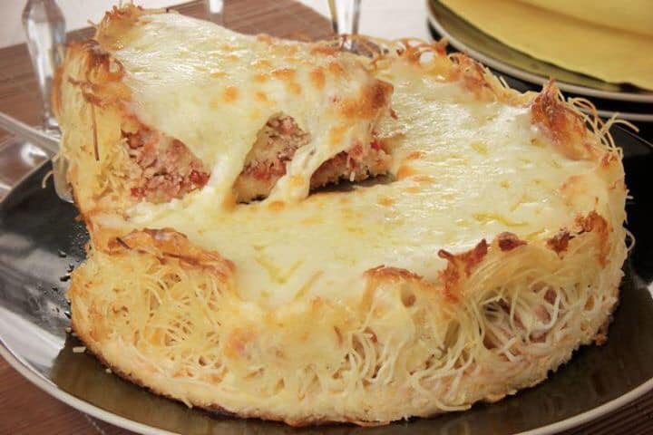 Torta de Macarrão com Calabresa: Uma Delícia Cremosa e Saborosa