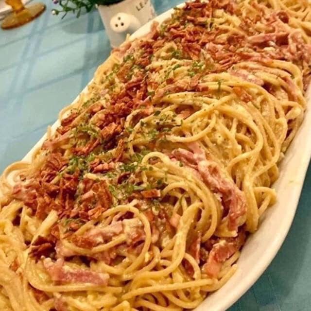 Macarrão à Carbonara: Um Clássico Italiano Cremoso e Reconfortante