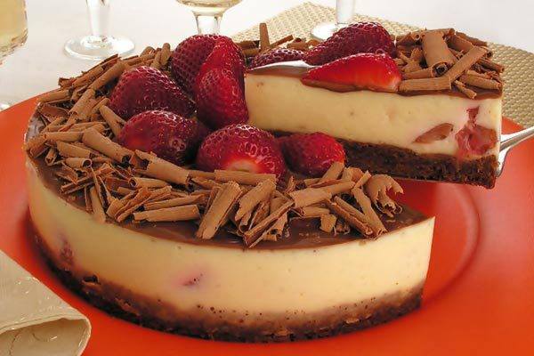 Torta de Morango com Chocolate: Uma Sobremesa para Apaixonar