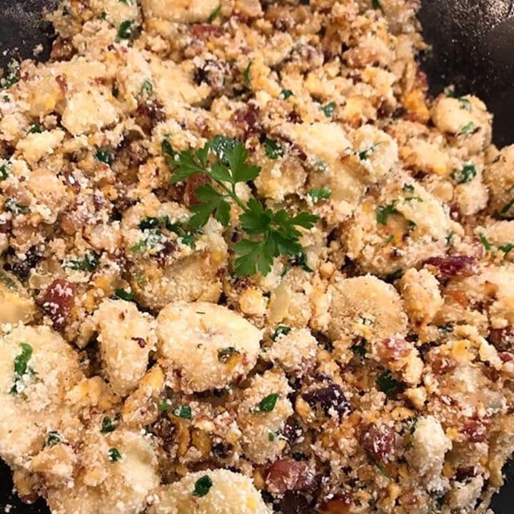 Farofa com Bacon, Ovos e Farinha de Milho: Um Acompanhamento Crocante e Saboroso