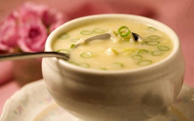 Sopa de Inhame com Alho-Poró: Um Abraço Quente e Nutritivo