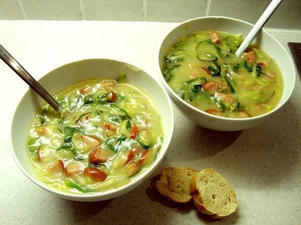 Caldo Cremoso de Legumes com Frango e Bacon: Um Abraço Quente para Dias Frios