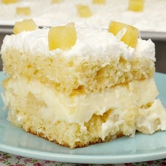 Bolo de Abacaxi: Uma Sobremesa Refrescante que Derrete na Boca