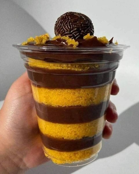 Copo da Felicidade de Cenoura com Chocolate: Uma Sobremesa Irresistível