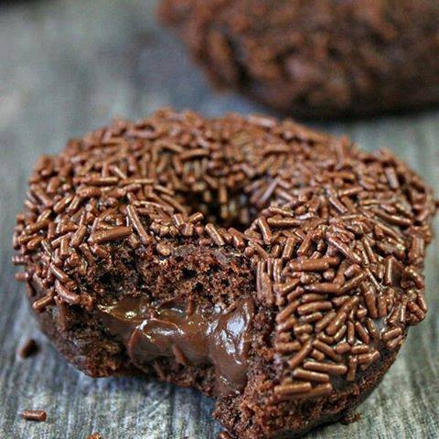 Fantástico Donut de Chocolate Recheado: Uma Sobremesa que Encanta