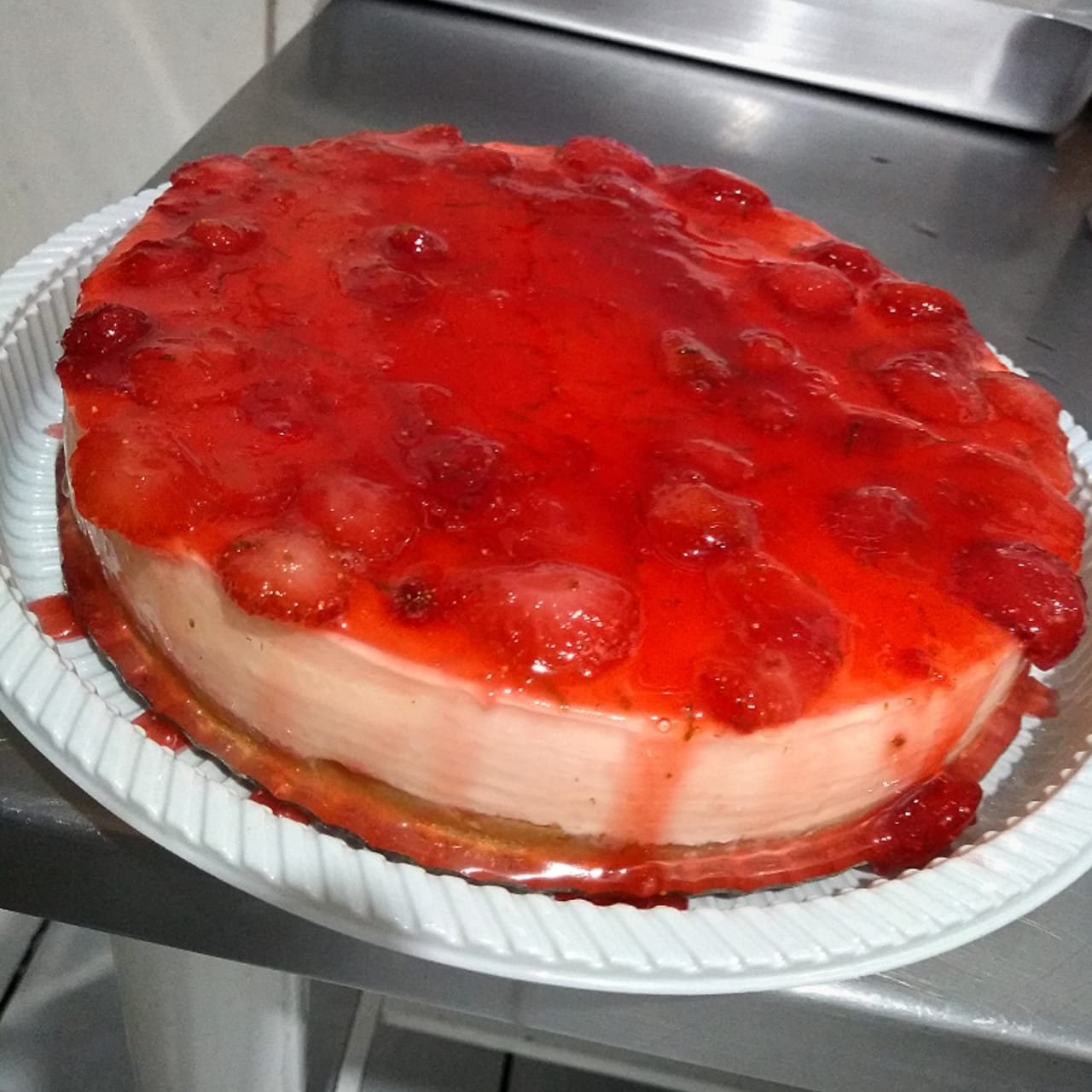 Cheesecake com Calda de Morango: Uma Sobremesa para Encantar