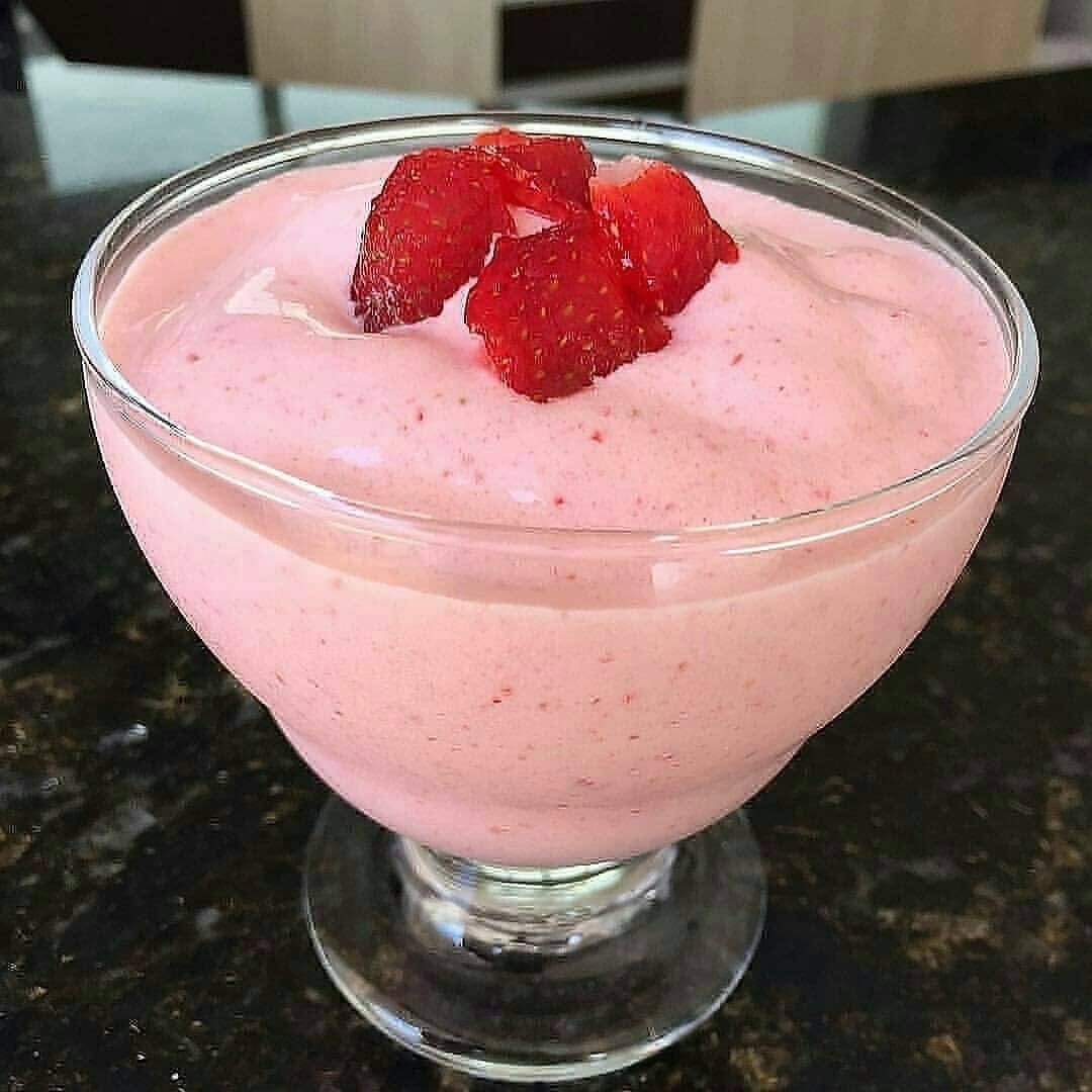 Creme de Morango e Banana: Uma Sobremesa Refrescante e Fácil