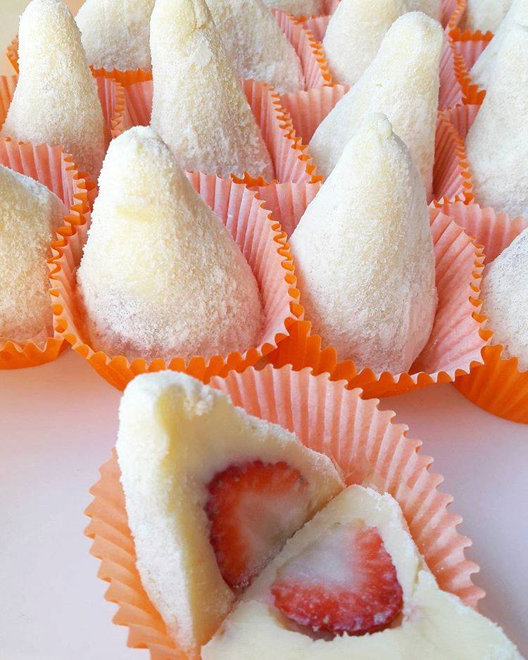 Coxinha de Leite Ninho Recheada com Morango: Um Doce Surpreendente e Cremoso