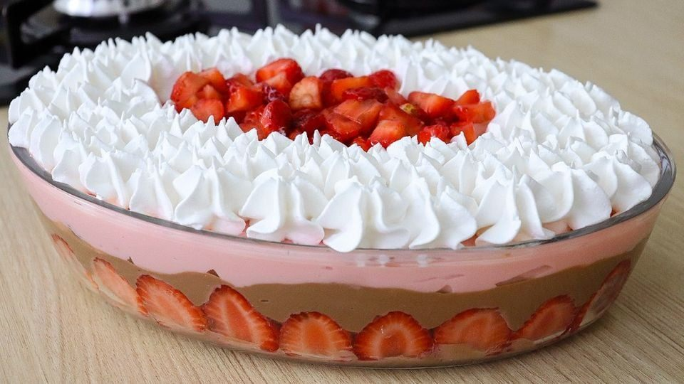 Creme de Morango de Páscoa: A Sobremesa Mais Fácil e Deliciosa