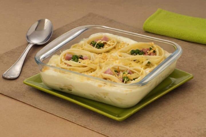 Macarrão de Forno com Presunto: Um Prato Cremoso e Reconfortante