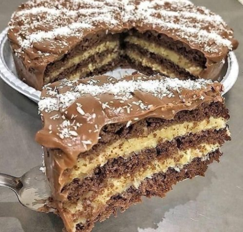 Bolo Prestígio Maravilhoso: Uma Sobremesa Cremosa e Irresistível