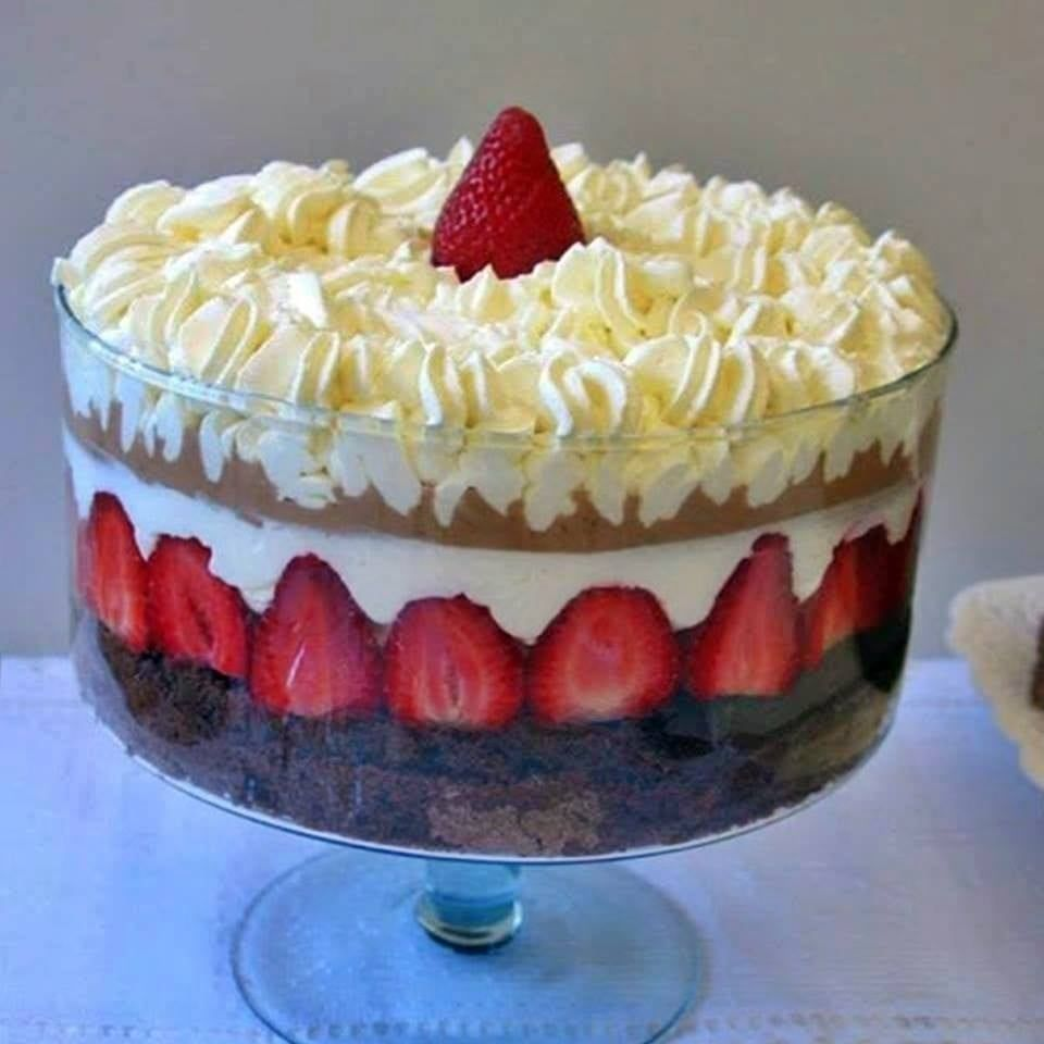 Bolo Trifle de Morango: Uma Sobremesa que Abraça o Coração