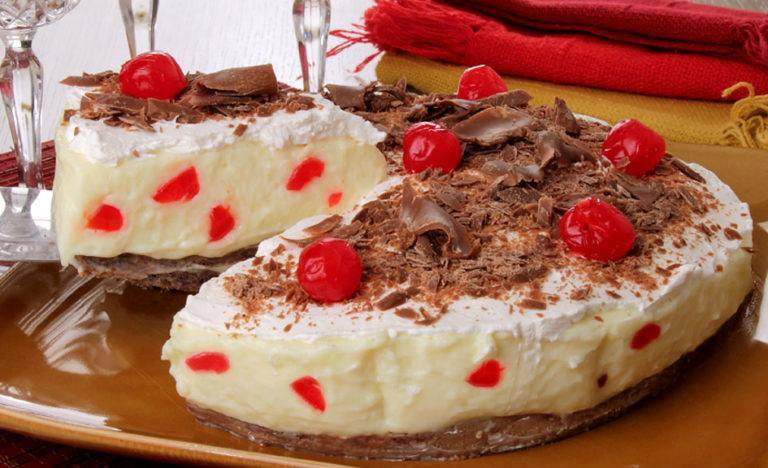 Torta Floresta Negra com Cereja: Uma Sobremesa de Tirar o Fôlego