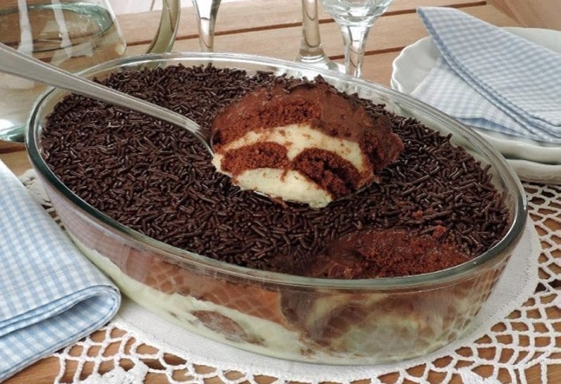 Pavê de Biscoito com Brigadeiro: Uma Sobremesa para Derreter Corações
