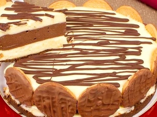 Torta de Chocolate com Biscoito: Uma Sobremesa que Derrete Corações