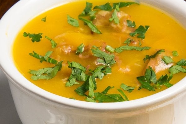 Caldo de Mandioquinha com Linguiça Calabresa: Um Abraço Cremoso e Saboroso