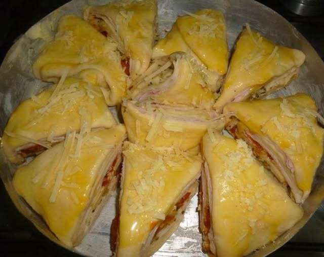 Pão Recheado de Presunto e Queijo com Toque de Gengibre – Um Lanche Saboroso e Surpreendente! 🥪🧀